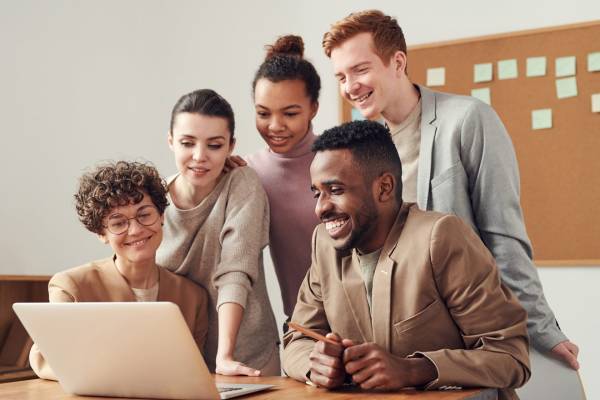 Text Message Broadcasting: The Pros and Cons for Businesses