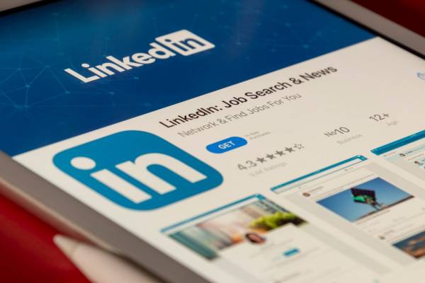 6-surprising-linkedin-tools-you-should-know-about-635a80012d083.jpg