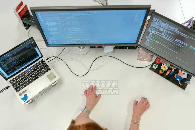 How to Get Your First 100 Users for a New SaaS Startup