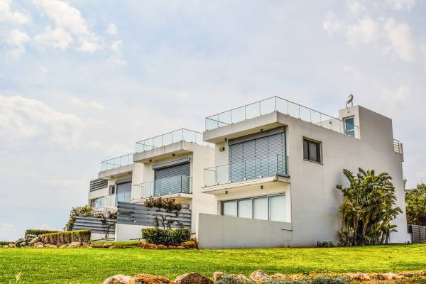 Welcome To Mumbai's Little Abode, The Warm Side Of White